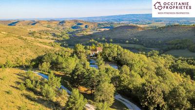 Propriété - 277 m² - 13 pièces