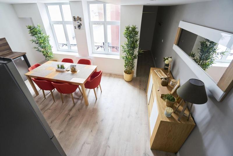 Appartement - 98 m² - 6 pièces