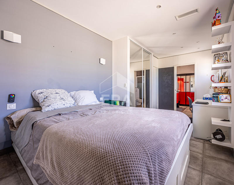 Maison - 328 m² - 9 pièces