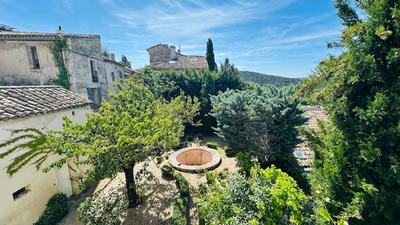 Maison - 220 m² - 8 pièces