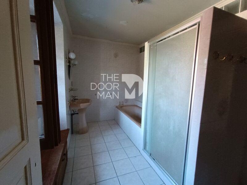 Maison - 244 m² - 6 pièces