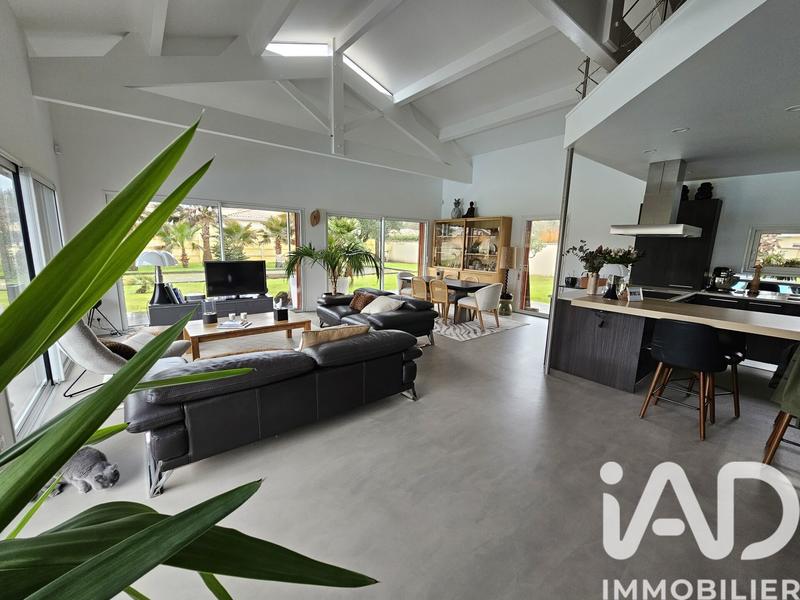 Maison - 251 m² - 5 pièces