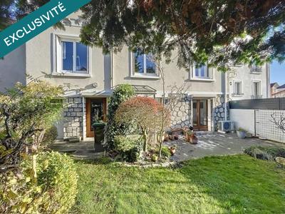 Maison - 230 m² - 8 pièces