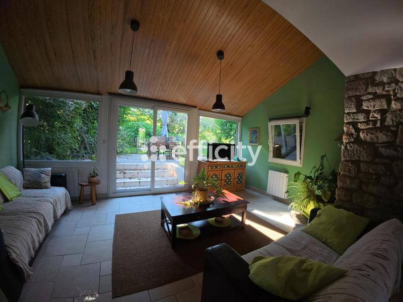 Maison - 554 m² - 18 pièces