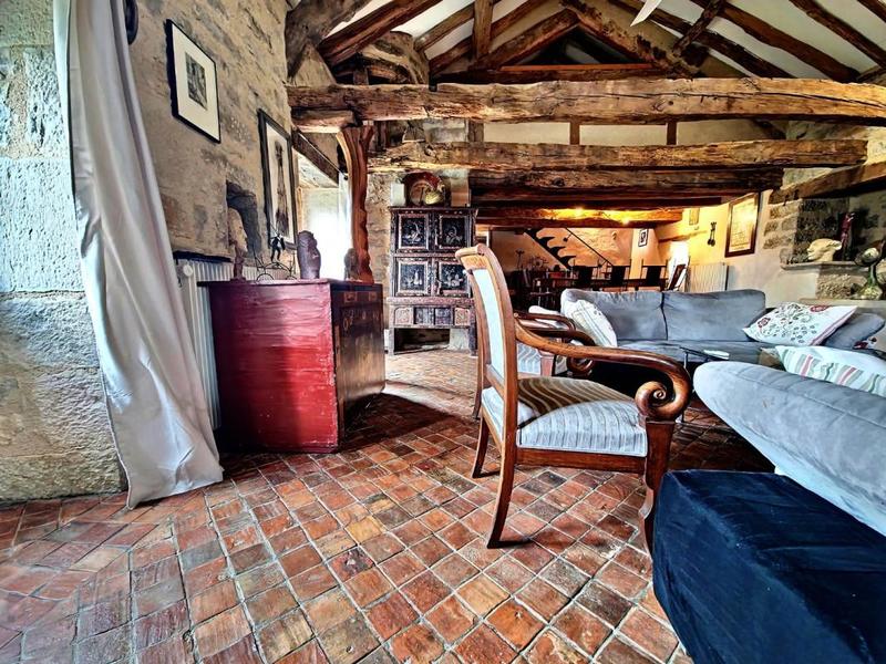 Maison - 225 m² - 9 pièces