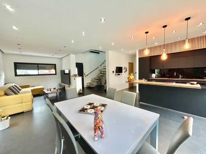 Maison - 165 m² - 5 pièces