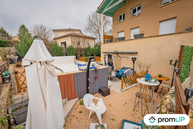 Maison traditionnelle - 260 m² - 8 pièces