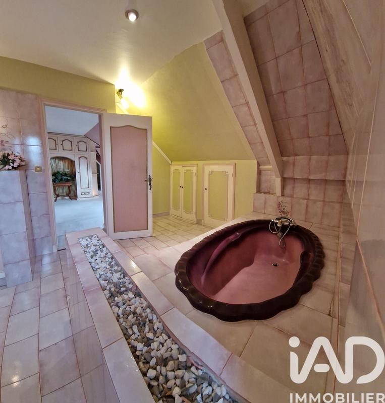 Maison - 250 m² - 8 pièces