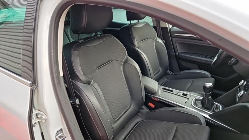 Renault Mégane IV Berline blue dci 115 - 21n intens