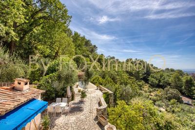 Maison - 220 m² - 5 pièces