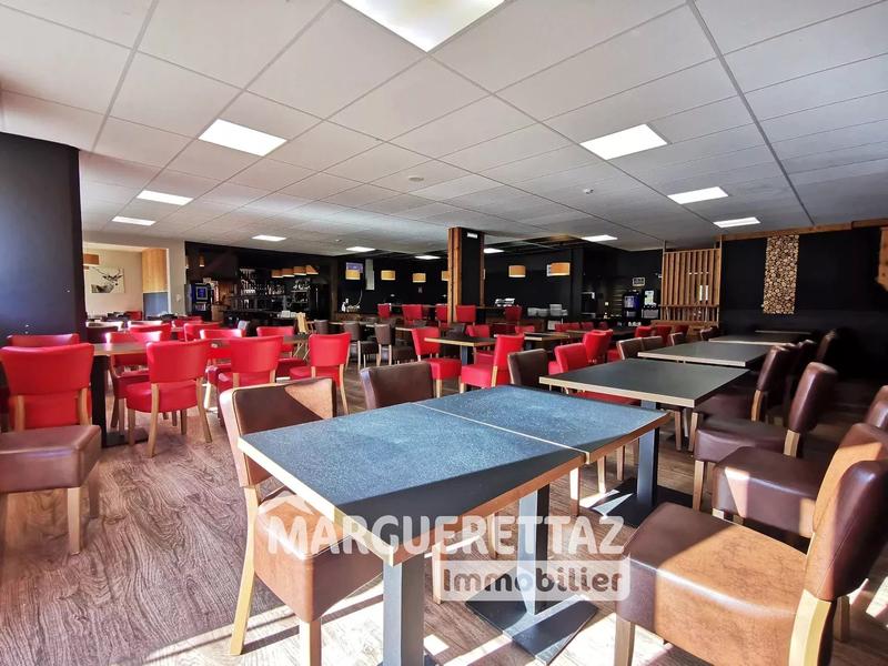 Propriété - 3 500 m² - 70 pièces