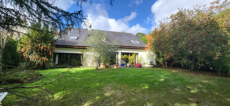 Maison - 237 m² - 8 pièces