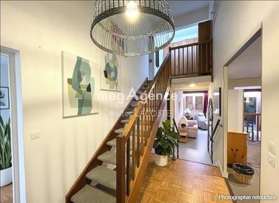 Maison traditionnelle - 179 m² - 6 pièces