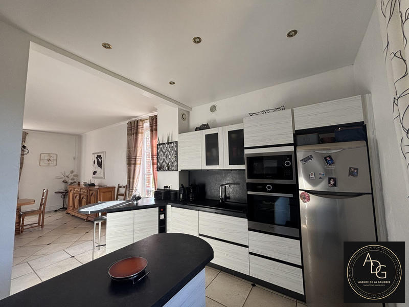 Maison - 221 m² - 9 pièces