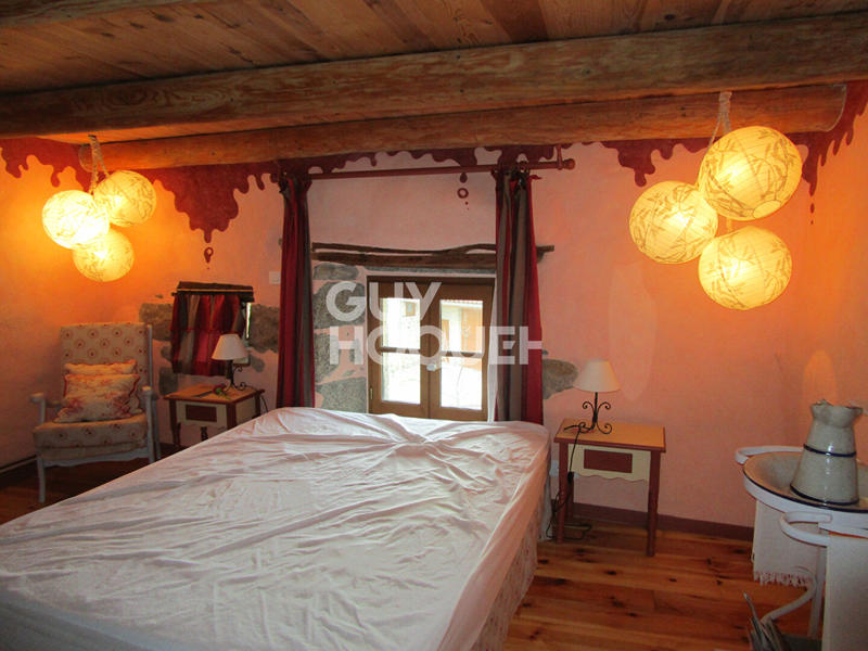 Maison - 180 m² - 8 pièces