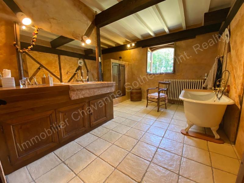 Maison - 360 m² - 8 pièces