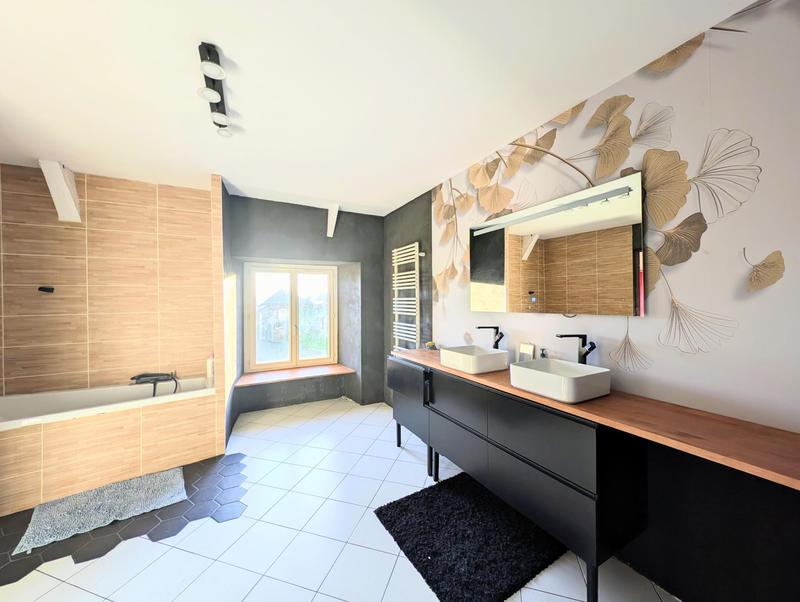 Maison - 213 m² - 7 pièces