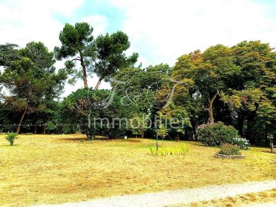 Propriété - 600 m²