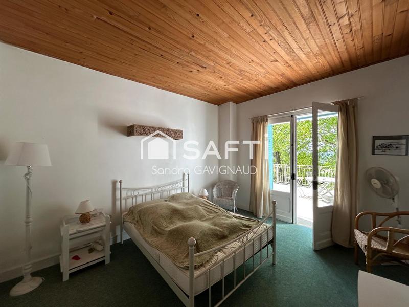 Maison - 370 m² - 12 pièces