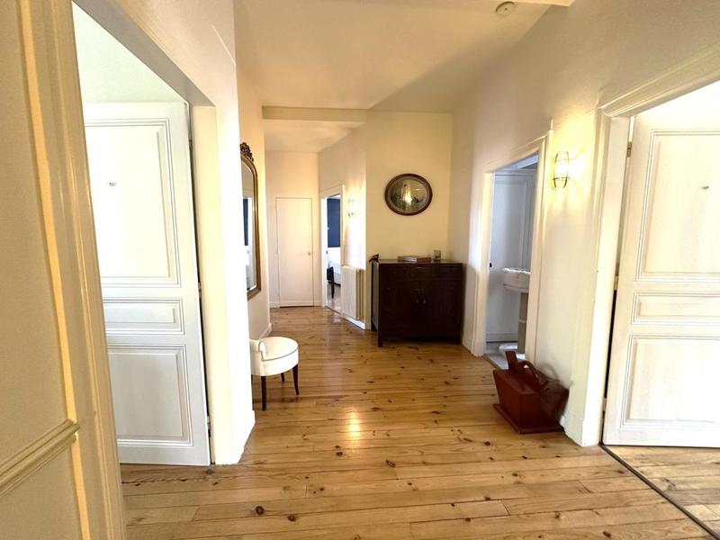 Maison - 424 m² - 13 pièces