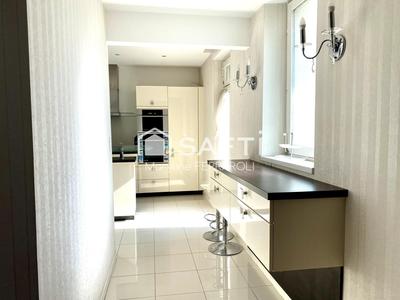 Duplex - 202 m² - 8 pièces