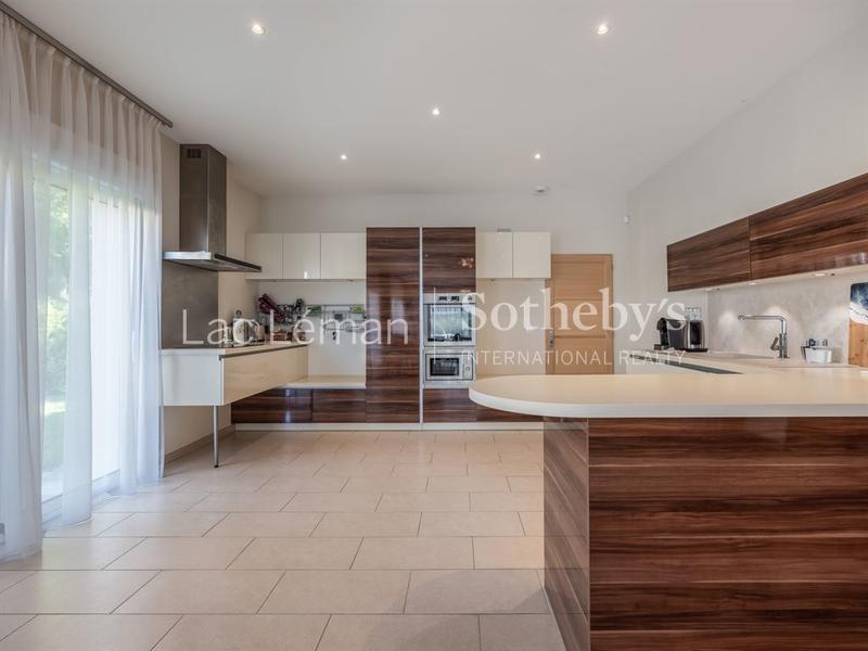 Maison - 312 m² - 9 pièces