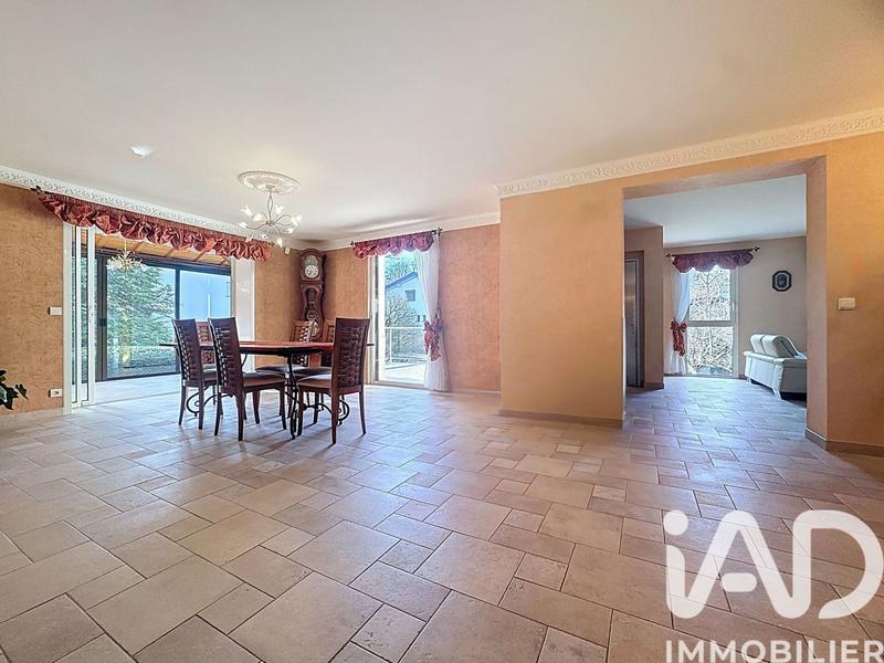 Maison - 210 m² - 10 pièces