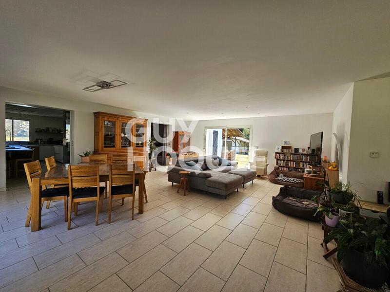 Maison - 250 m² - 7 pièces
