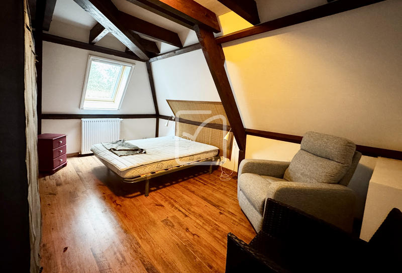 Maison - 239 m² - 9 pièces