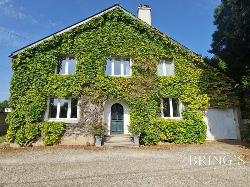 Maison - 196 m² - 9 pièces