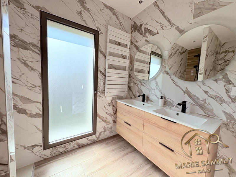 Maison - 229 m² - 7 pièces