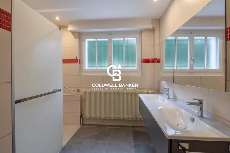 Maison - 206 m² - 10 pièces