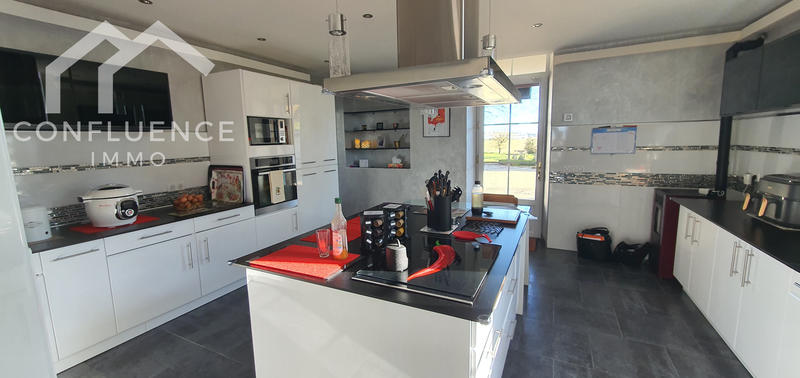 Maison - 203 m² - 7 pièces