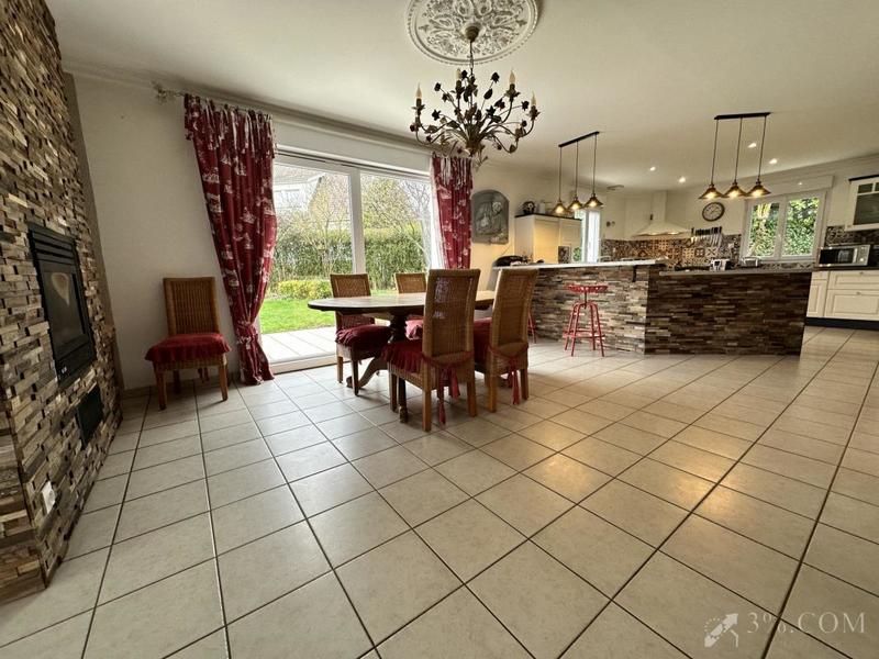 Pavillon - 215 m² - 6 pièces