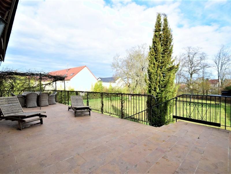 Maison - 238 m² - 7 pièces