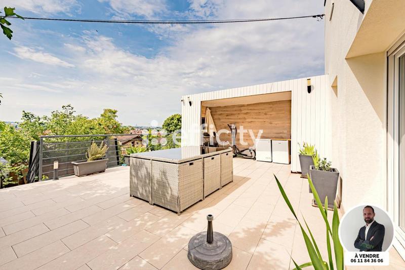 Maison - 270 m² - 8 pièces