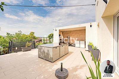 Maison - 270 m² - 8 pièces