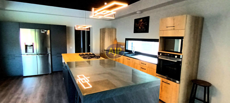 Villa - 200 m² - 6 pièces