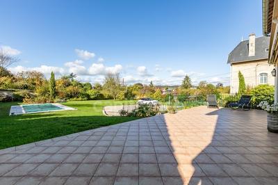 Maison - 270 m² - 8 pièces