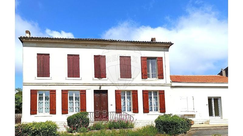 Maison - 275 m² - 9 pièces