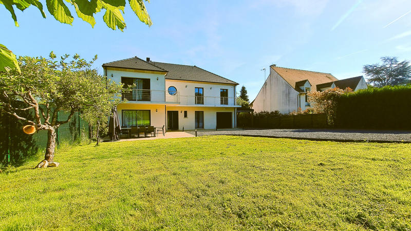 Maison - 210 m² - 8 pièces