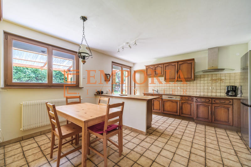 Maison - 184 m² - 8 pièces