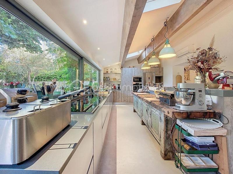 Maison - 254 m² - 8 pièces