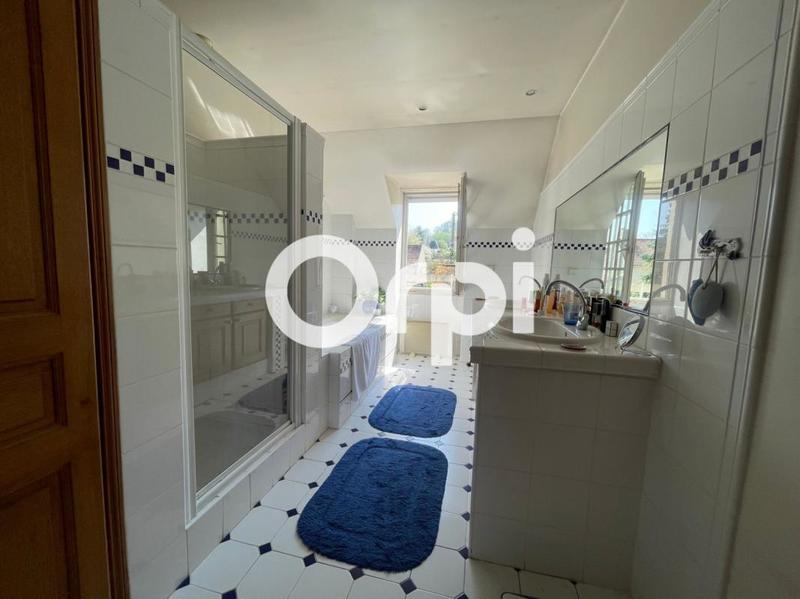 Maison - 211 m² - 6 pièces