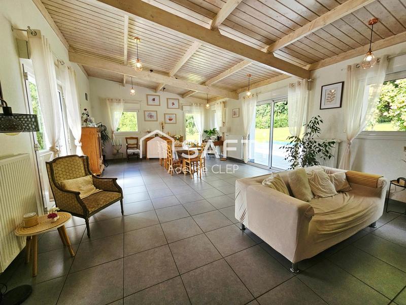 Maison - 215 m² - 9 pièces