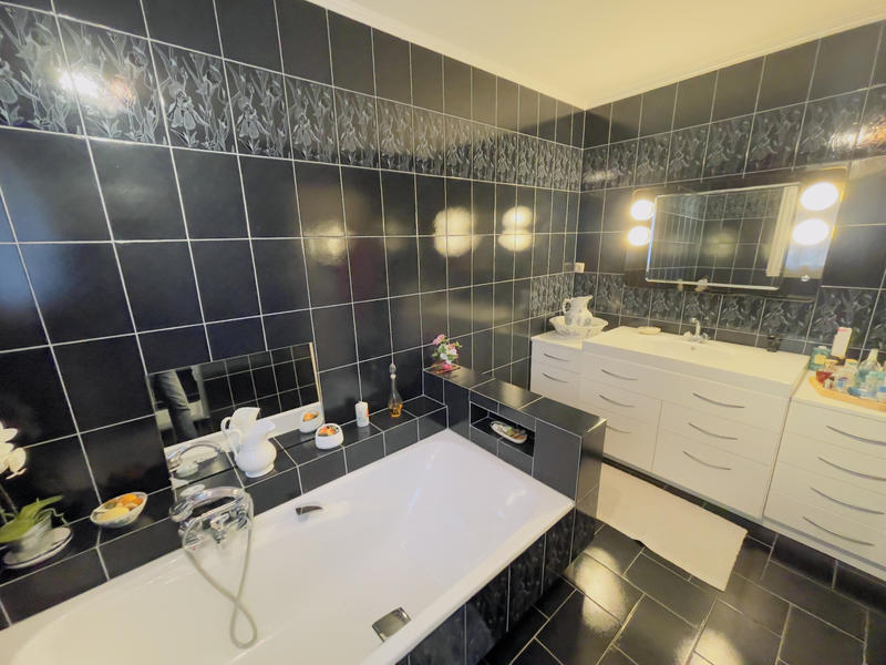 Maison - 207 m² - 6 pièces