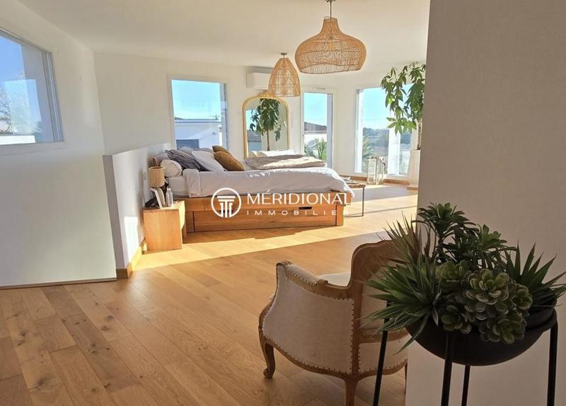 Maison - 460 m² - 6 pièces