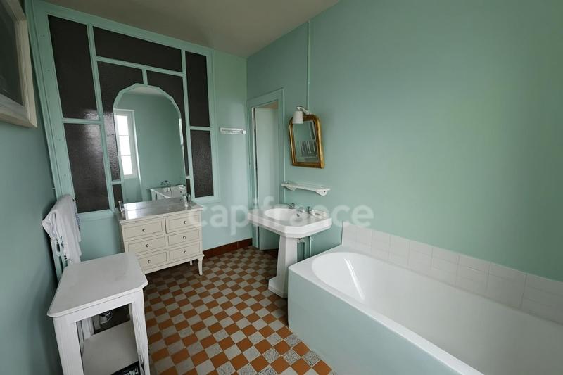 Maison - 393 m² - 12 pièces