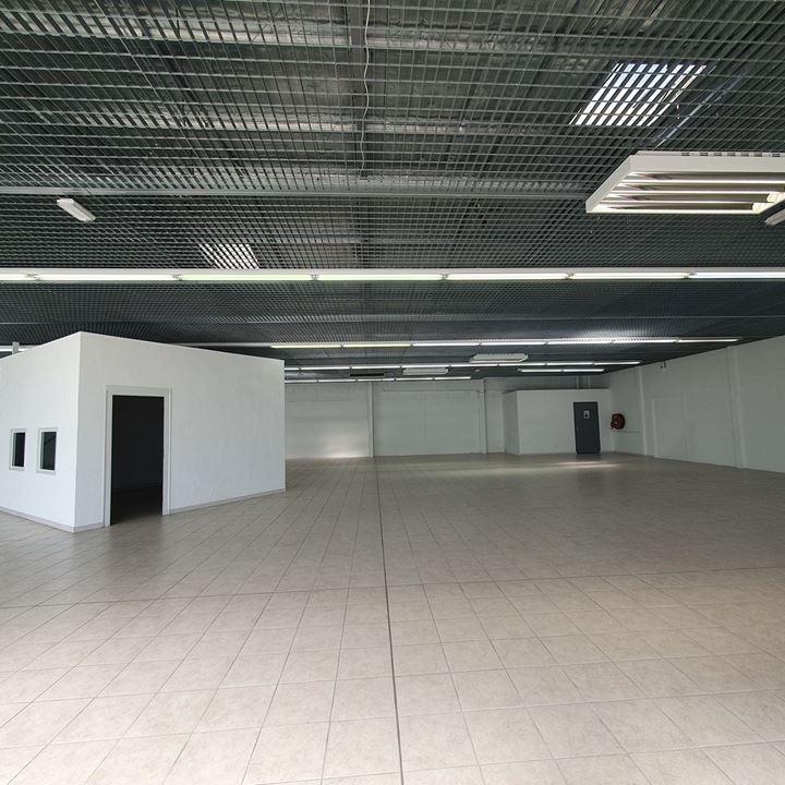 Local commercial - 700 m² - 4 pièces