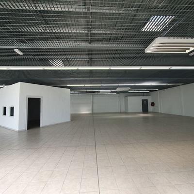 Local commercial - 700 m² - 4 pièces